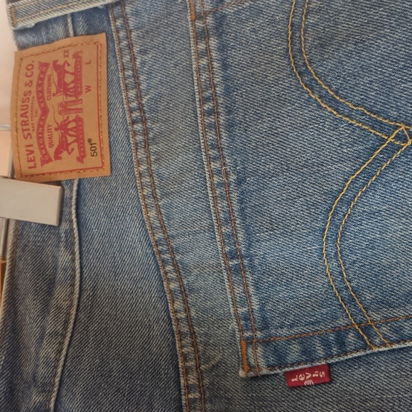 Levi 501 Shorts - Picture 2 of 6